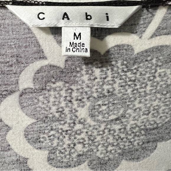 CAbi WOMENS MEDIUM FLORAL TIE FRONT 3/4 SLEEVES TOP SIZE M - Picture 5 of 7